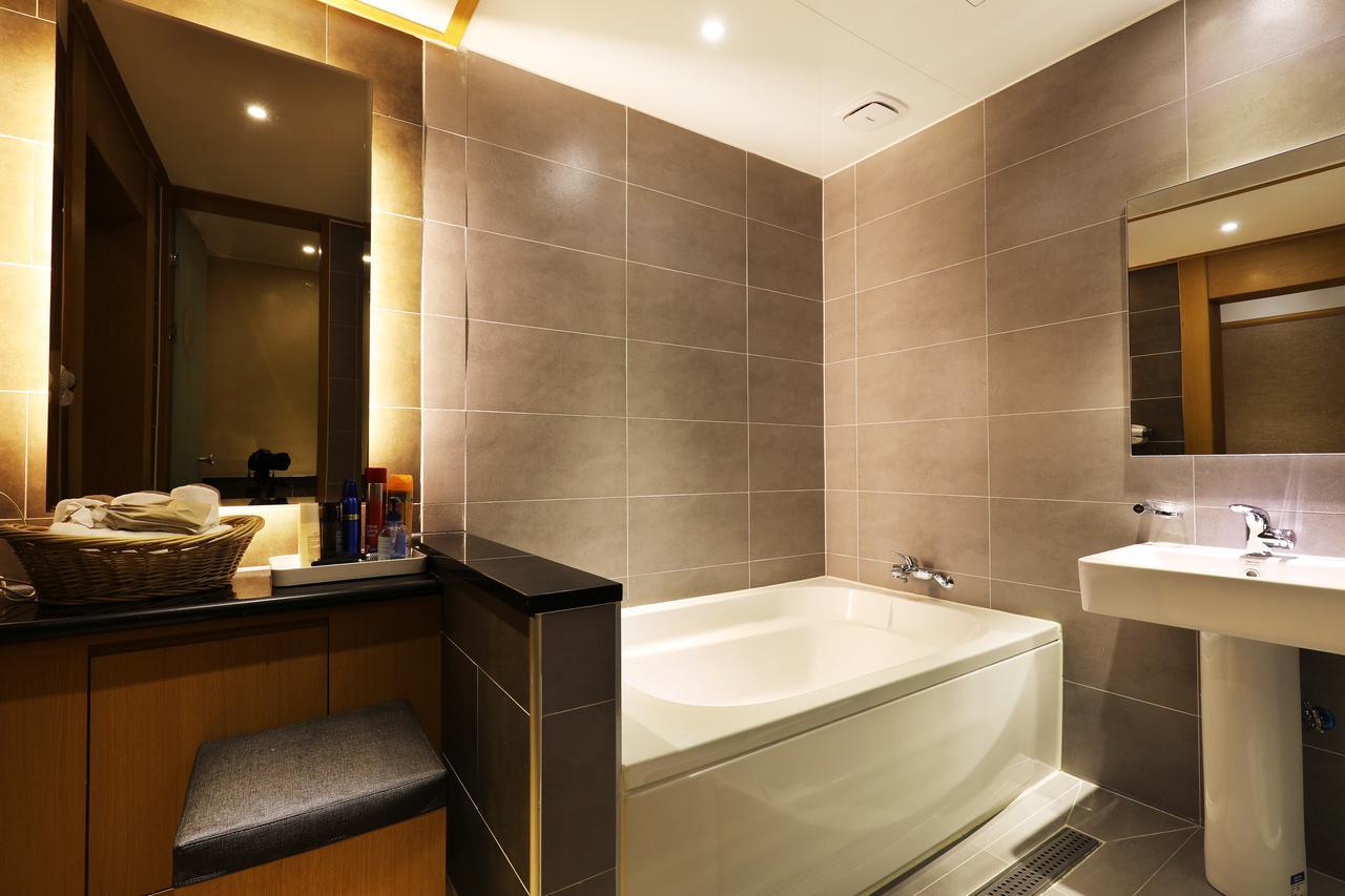 Bucheon Sr Hotel Екстериор снимка